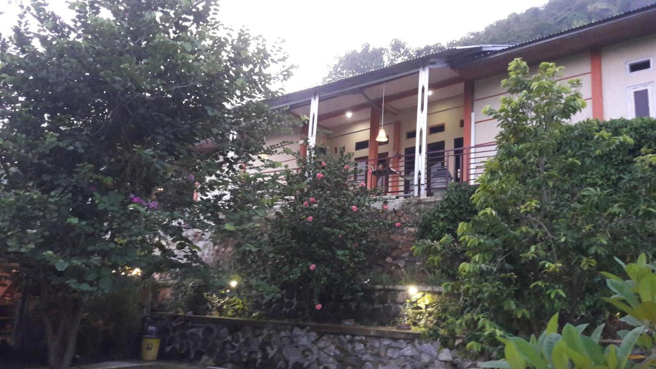 G-Rima Home Stay Labuan Bajo Exterior photo