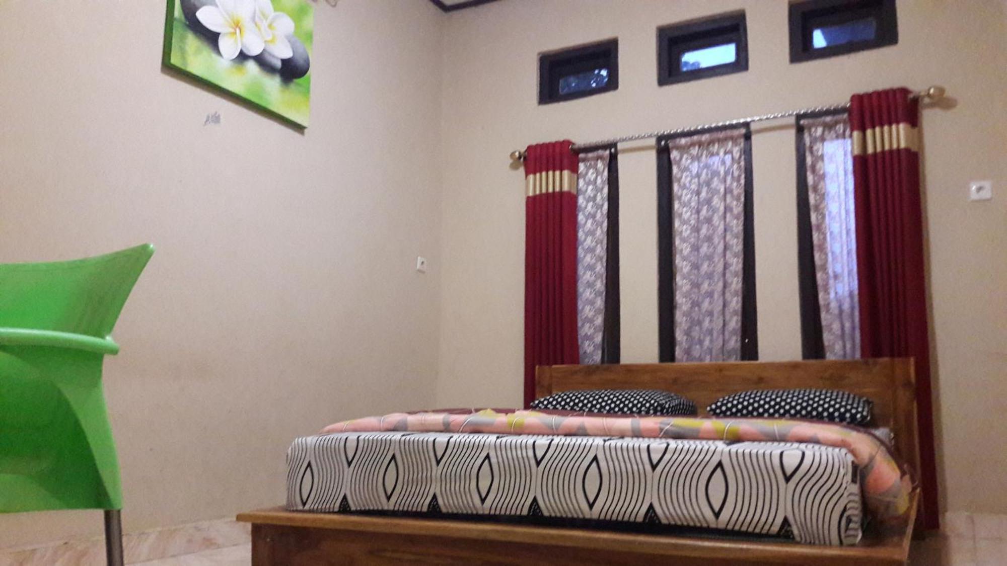 G-Rima Home Stay Labuan Bajo Room photo